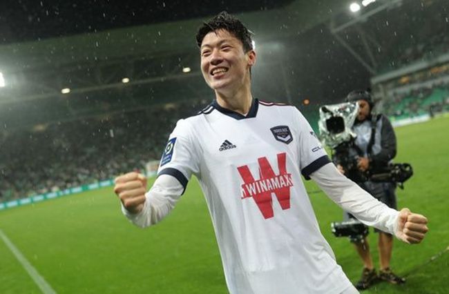 多支法国和德国球队有意引进这名日本球星，其中目前排名法甲第二的尼斯处于领跑位置，尼斯本赛季成绩出色，但进攻火力糟糕，他们已经联系兰斯高层，了解交易可能性。